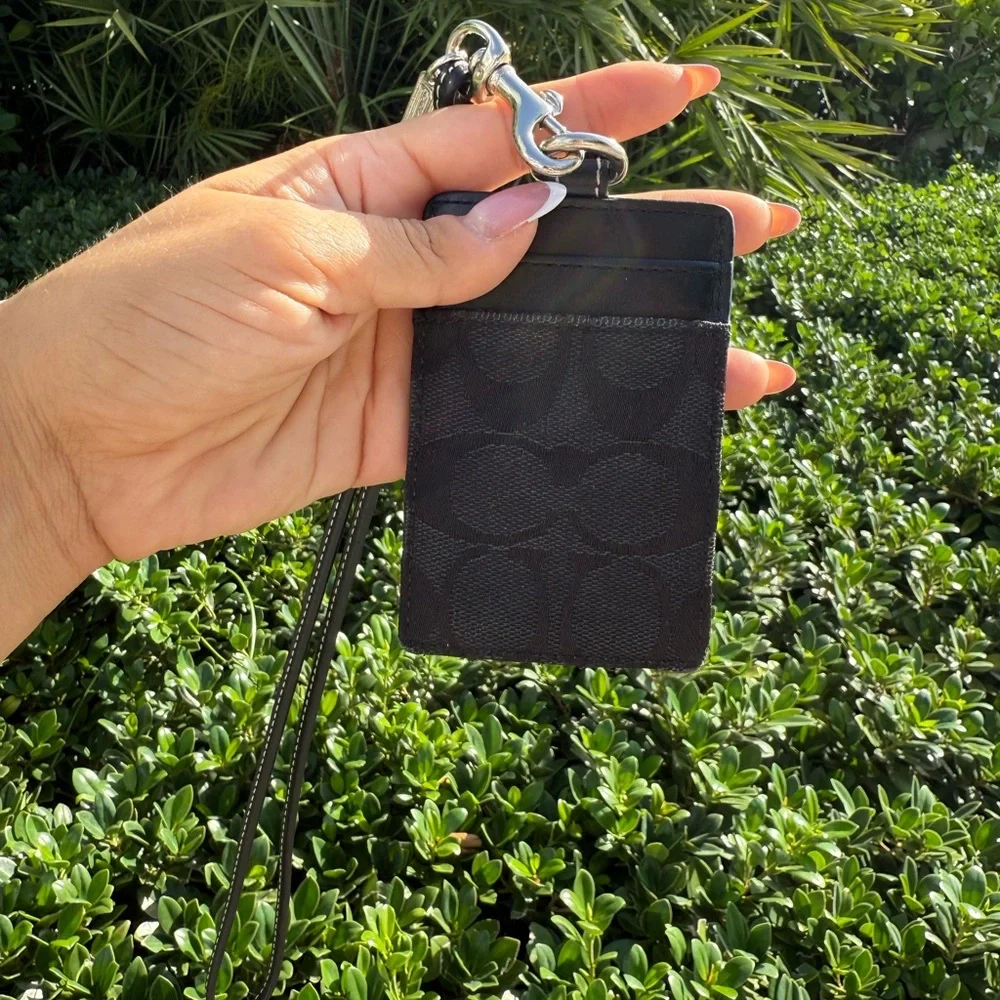 Coach • ID Lanyard - Picture 1 of 8